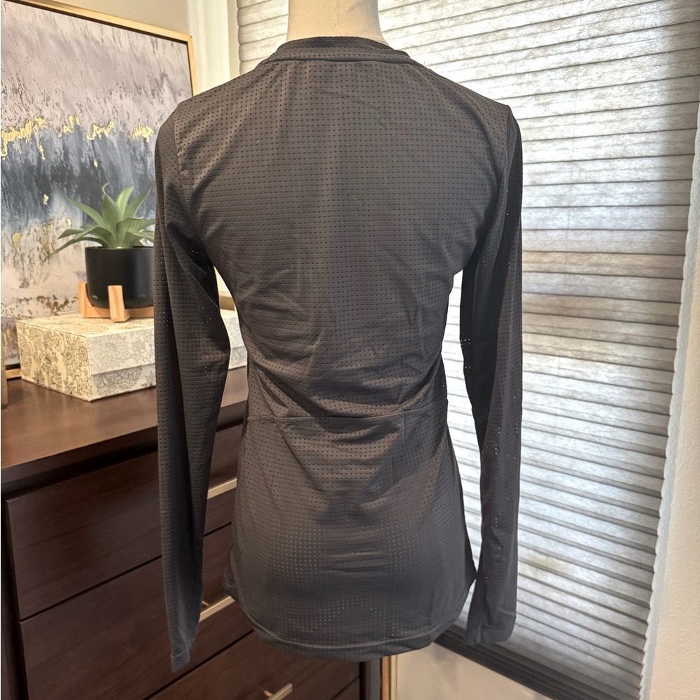 Women's Gray Long Sleeve Perforated Athletic Top. Size Small - Picture 3 of 4